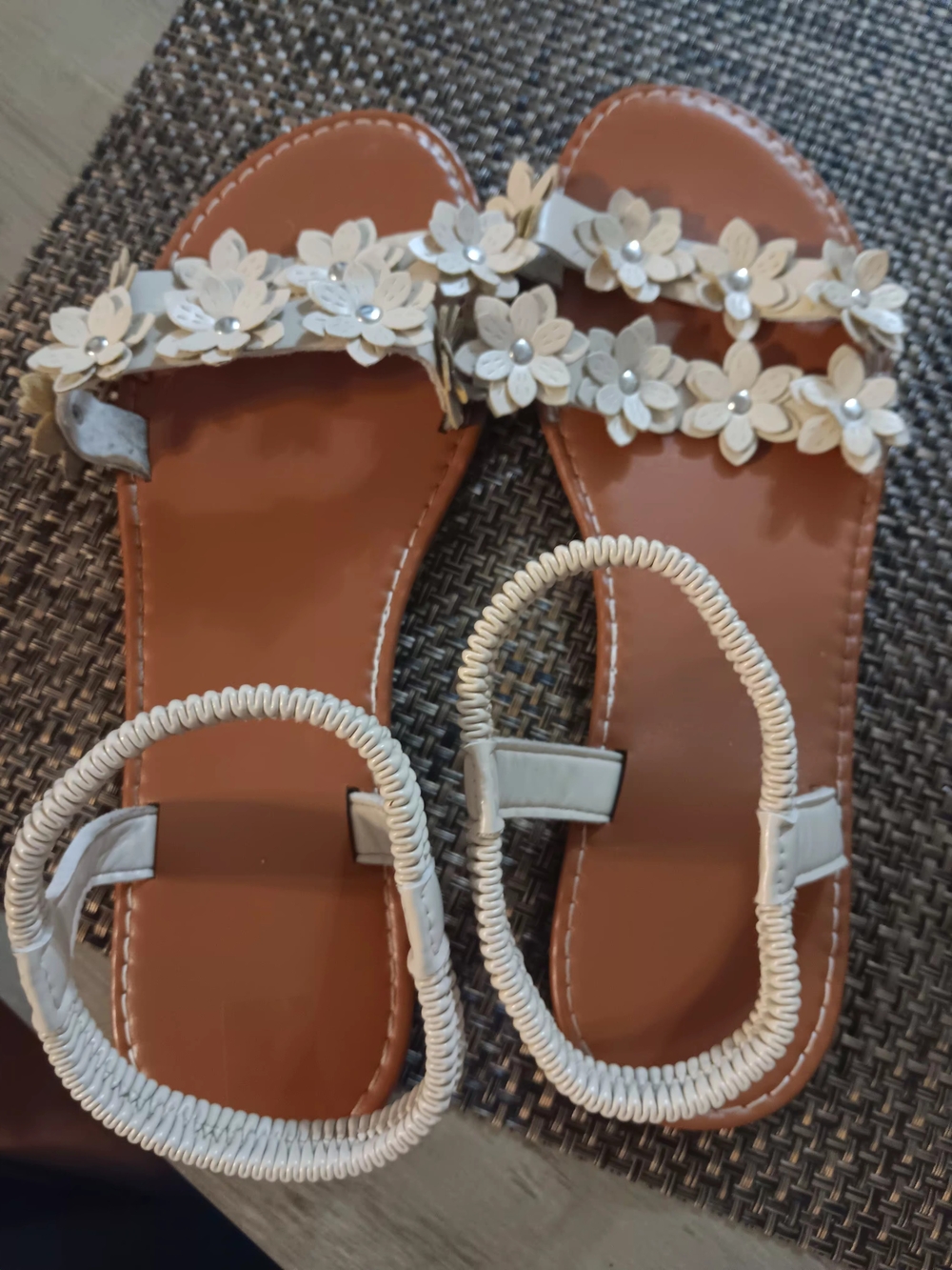 SHEIN Cream Floral Elastic Back Sandals with Tan Footbed